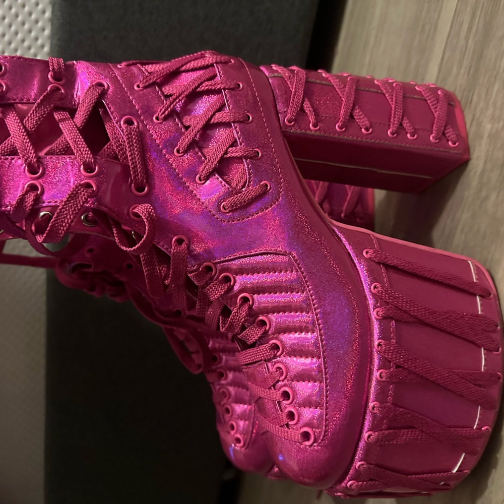 Size 9 - Picture 2 of 4